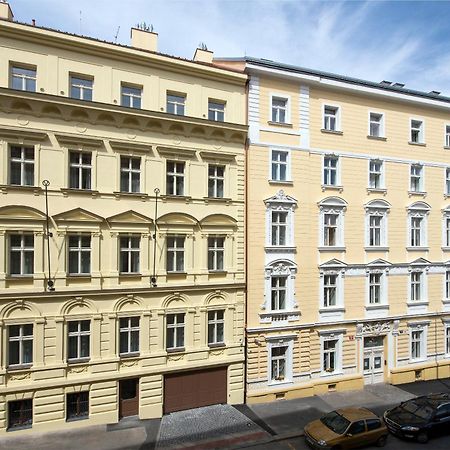 Downtown Suites Rubesova Prag Exteriör bild