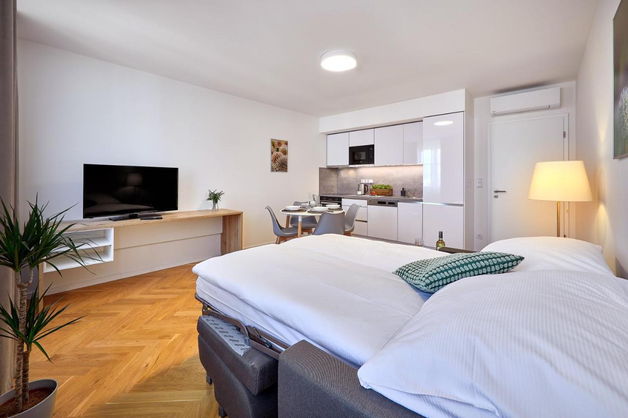 Downtown Suites Rubesova Prag Exteriör bild