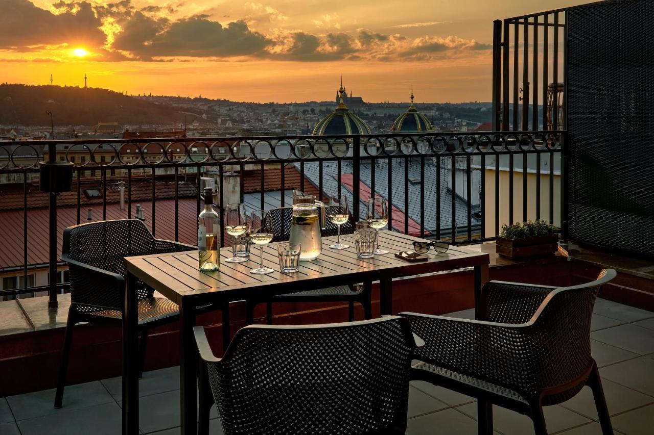 Downtown Suites Rubesova Prag Exteriör bild