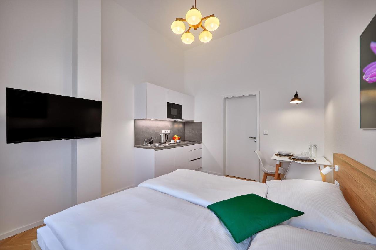 Downtown Suites Rubesova Prag Exteriör bild
