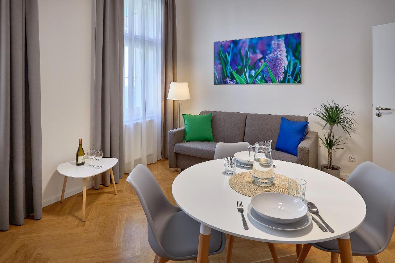 Downtown Suites Rubesova Prag Exteriör bild