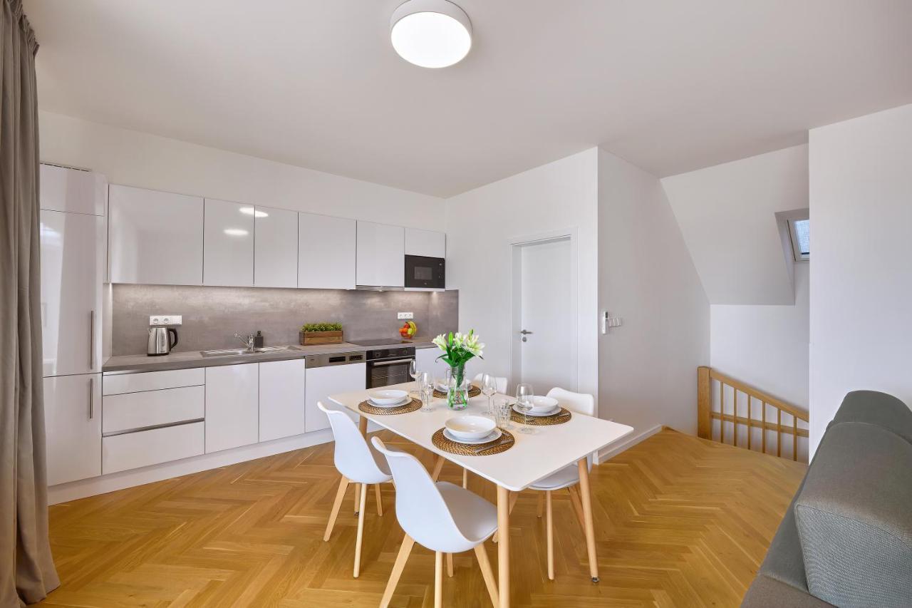 Downtown Suites Rubesova Prag Exteriör bild