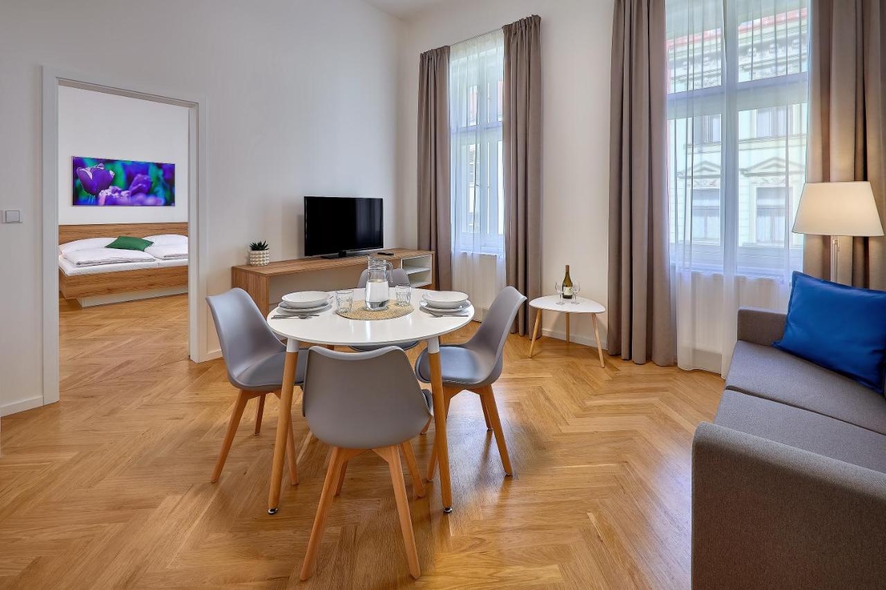 Downtown Suites Rubesova Prag Exteriör bild