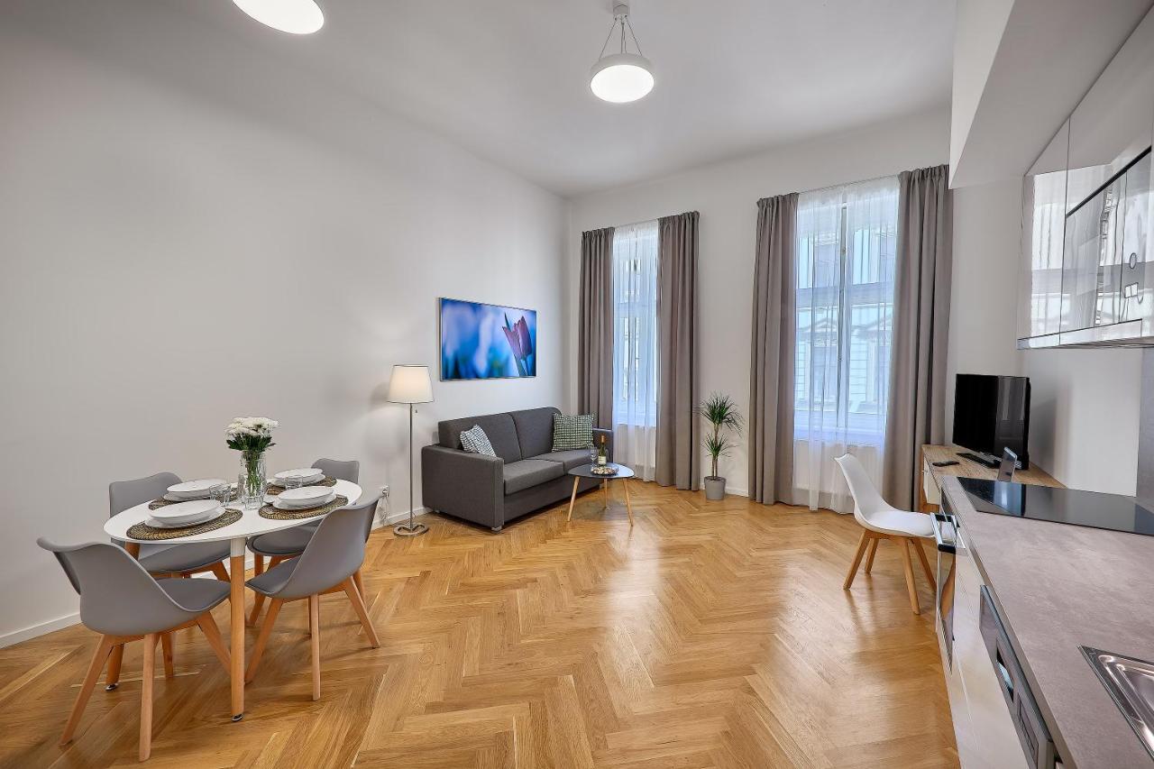 Downtown Suites Rubesova Prag Exteriör bild