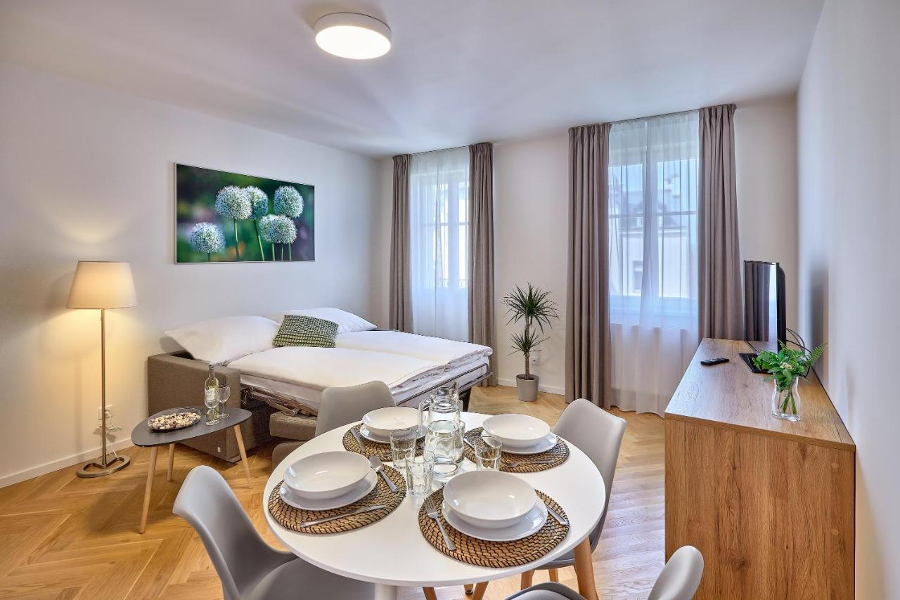 Downtown Suites Rubesova Prag Exteriör bild