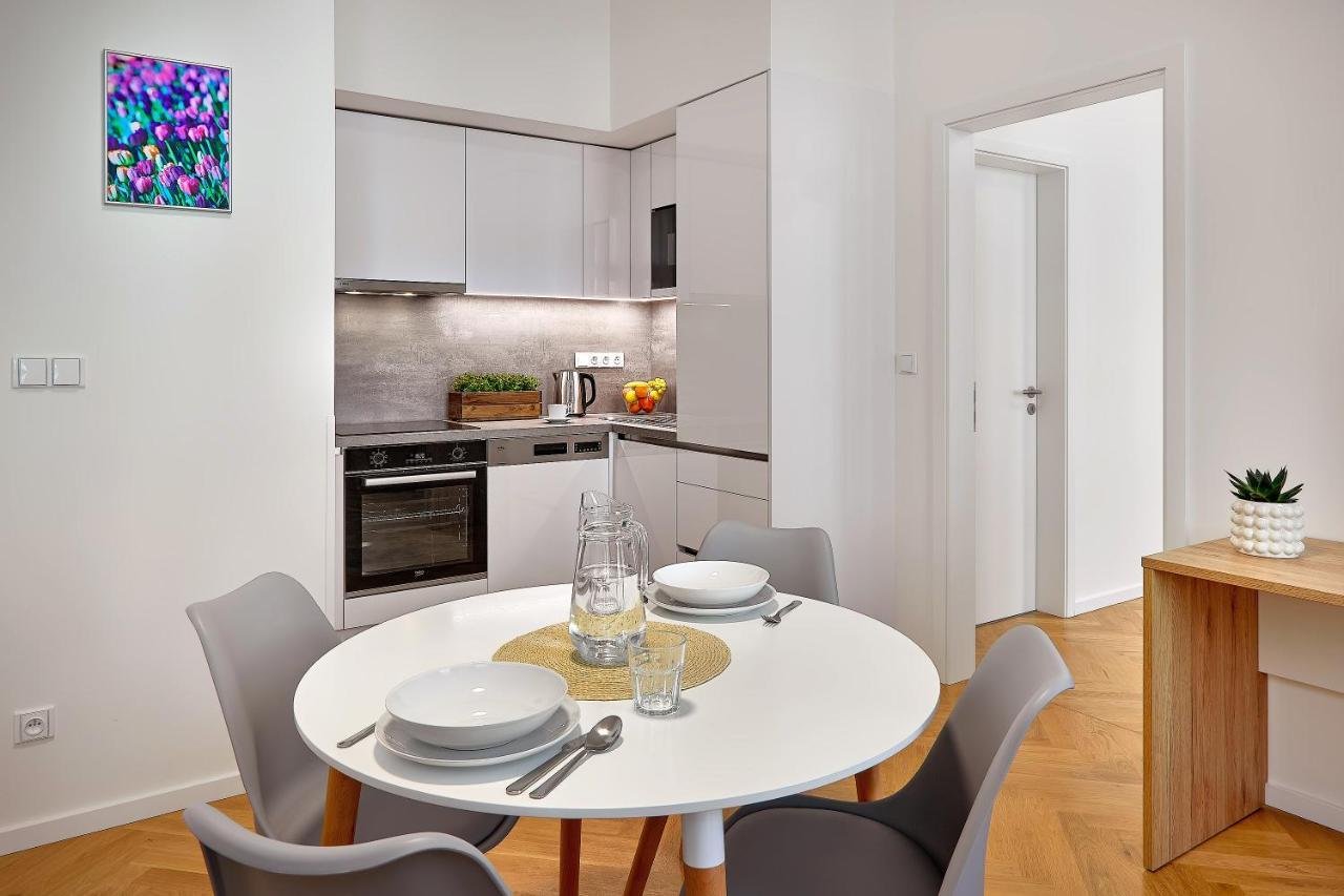 Downtown Suites Rubesova Prag Exteriör bild
