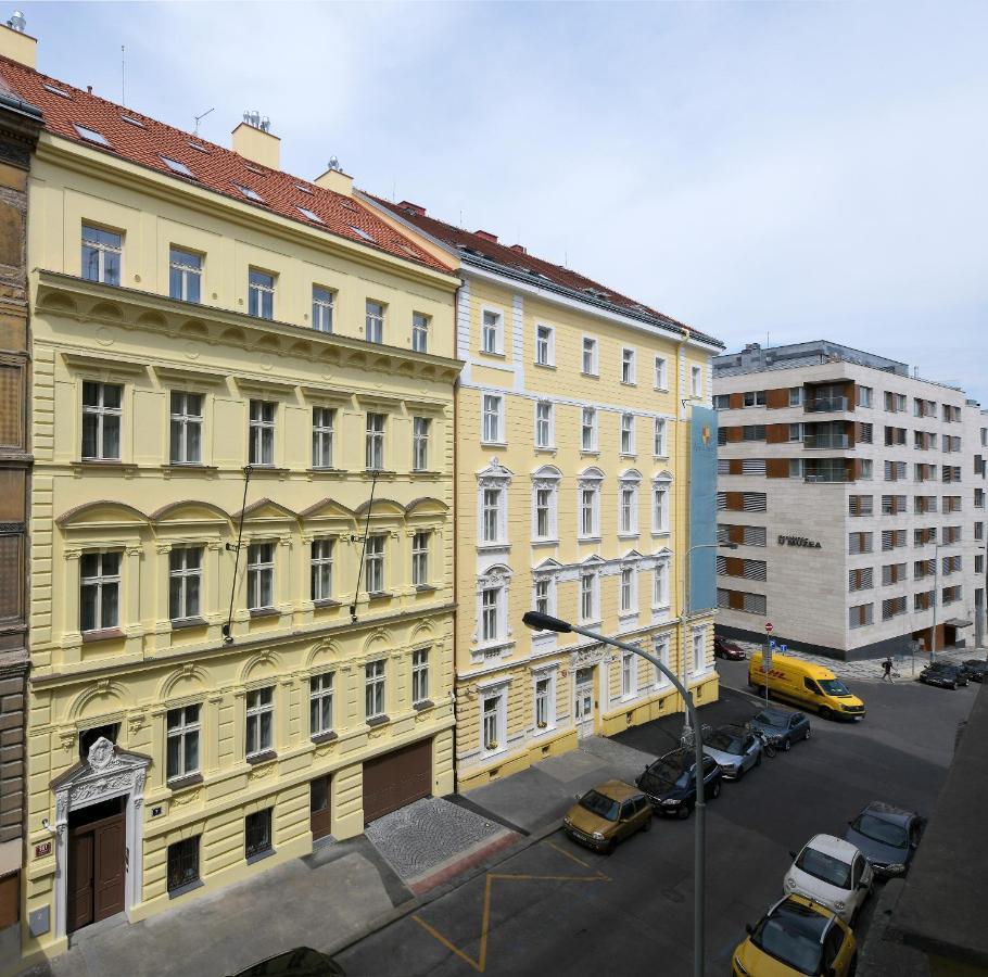 Downtown Suites Rubesova Prag Exteriör bild