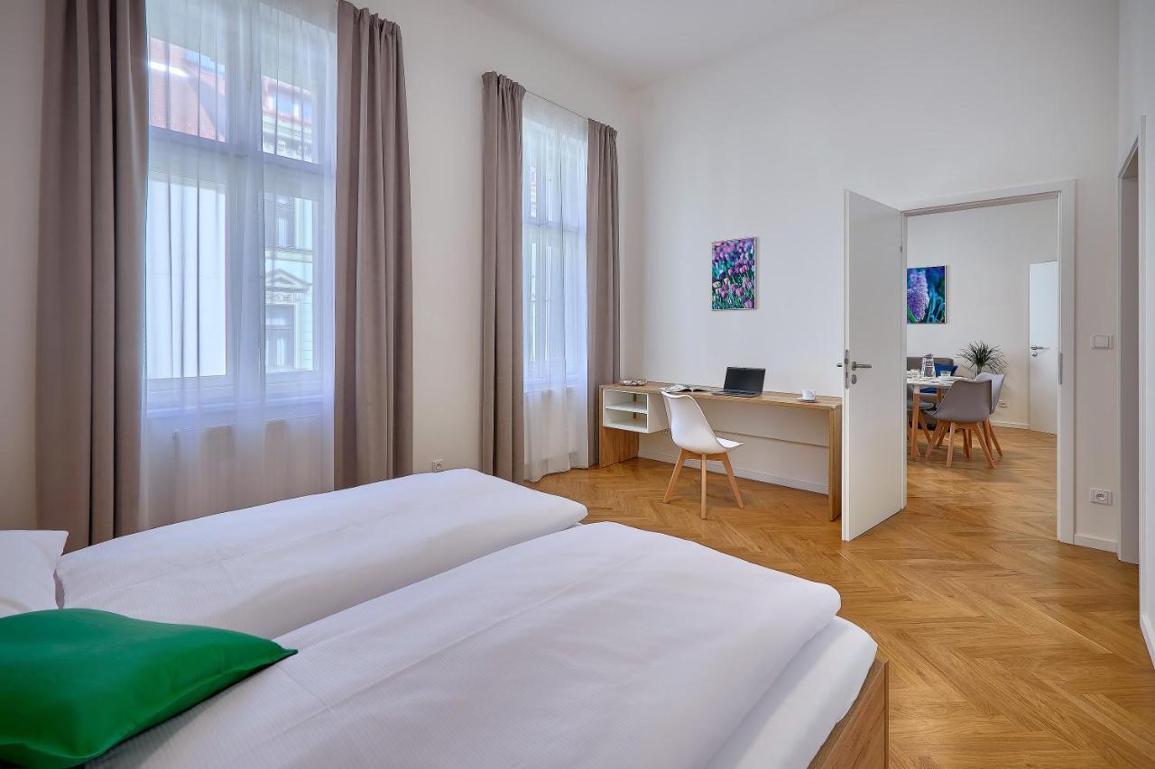 Downtown Suites Rubesova Prag Exteriör bild