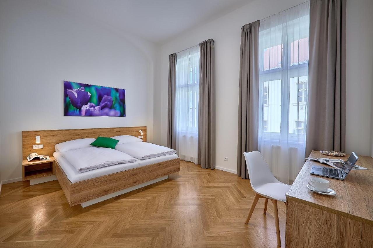 Downtown Suites Rubesova Prag Exteriör bild