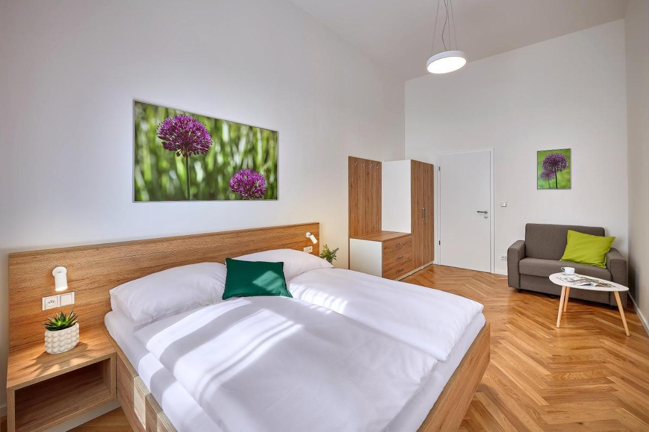 Downtown Suites Rubesova Prag Exteriör bild