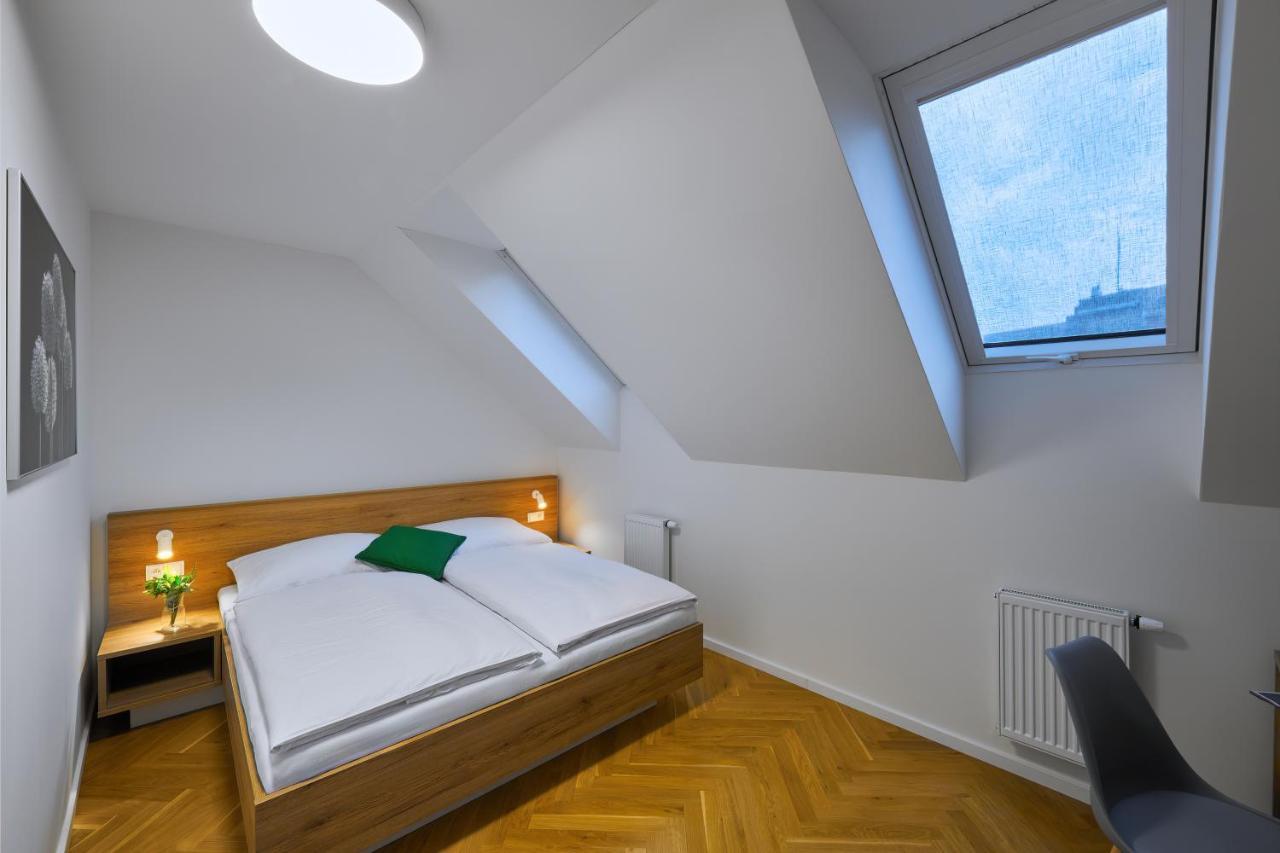 Downtown Suites Rubesova Prag Exteriör bild