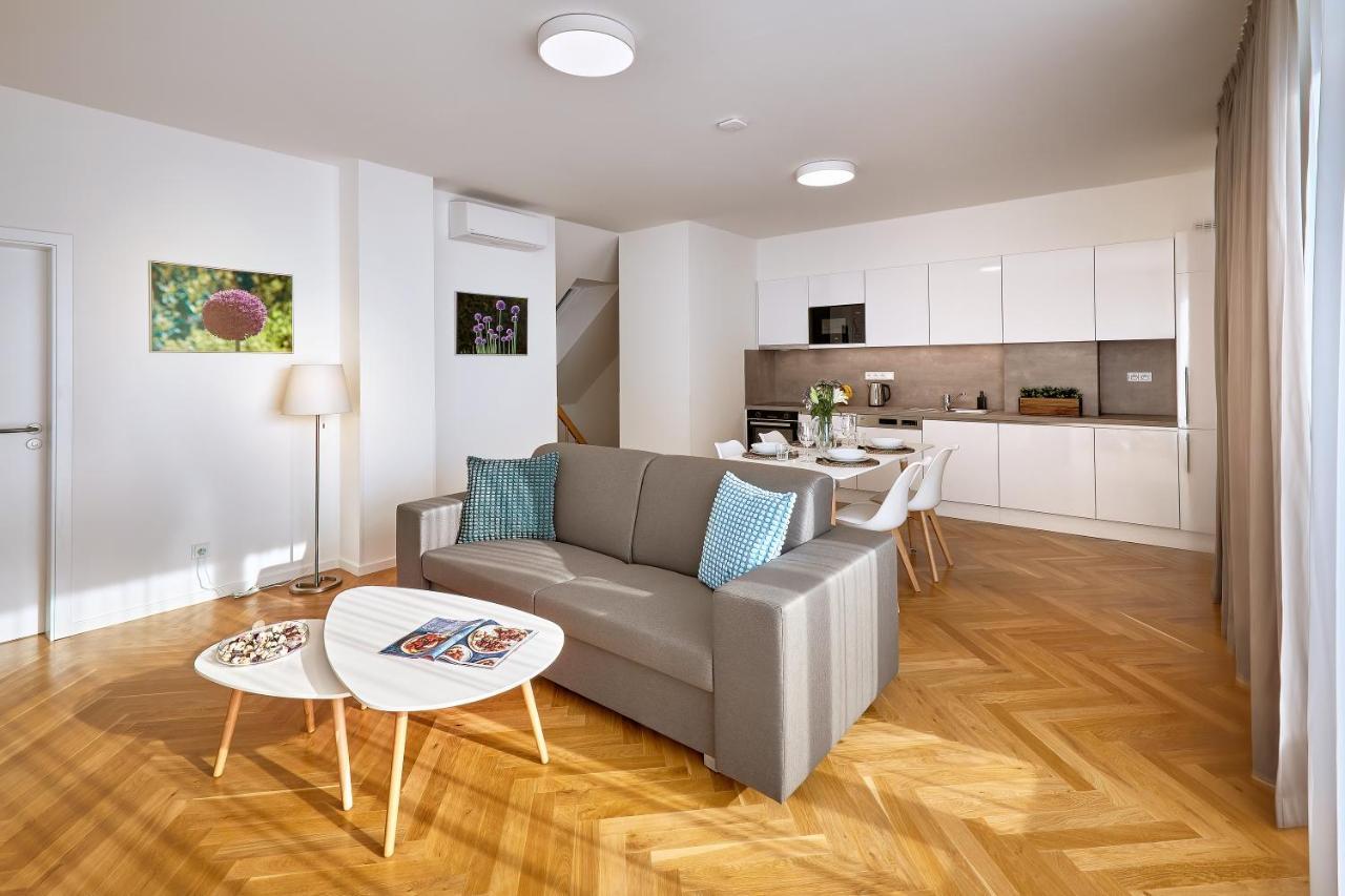 Downtown Suites Rubesova Prag Exteriör bild