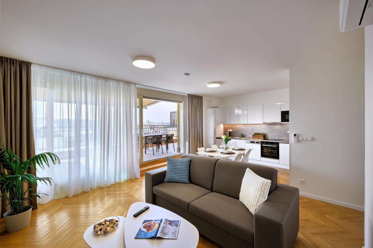 Downtown Suites Rubesova Prag Exteriör bild