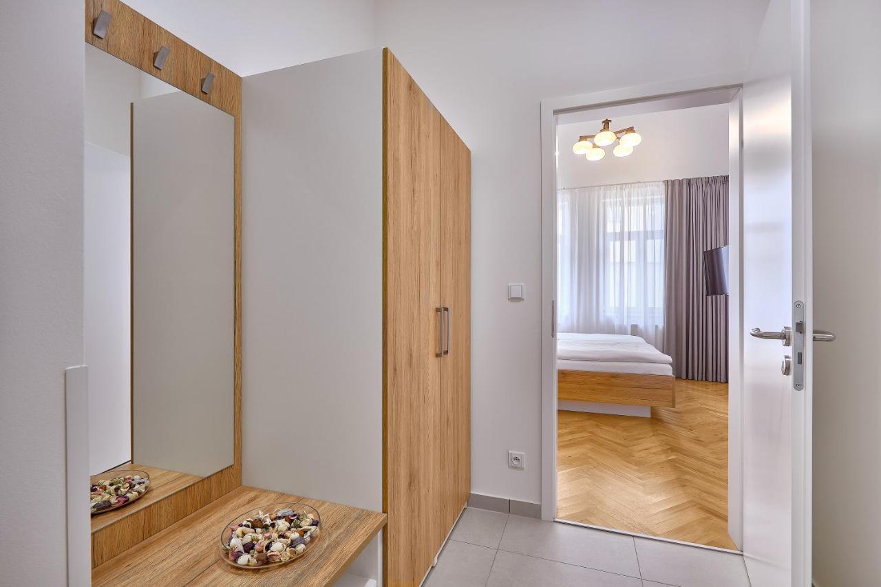 Downtown Suites Rubesova Prag Exteriör bild