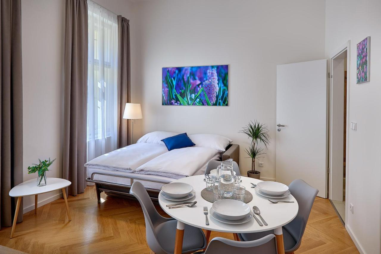 Downtown Suites Rubesova Prag Exteriör bild