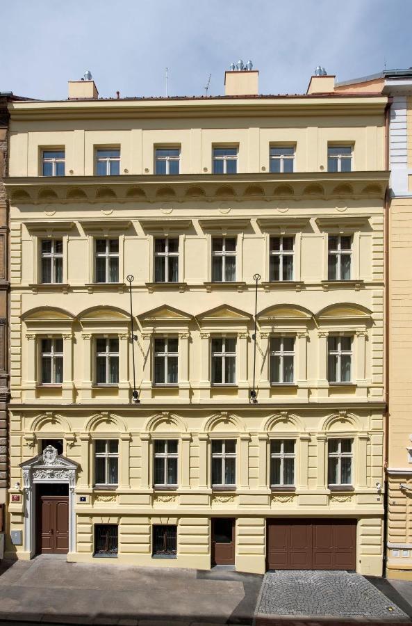 Downtown Suites Rubesova Prag Exteriör bild